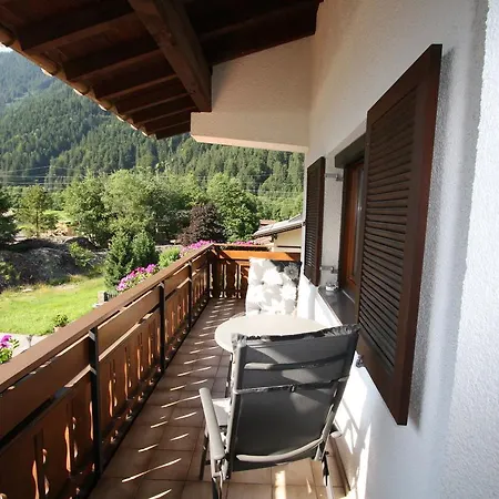 Sunlit In Gortipohl Near Montafon Ski Area סנט גלנקירש